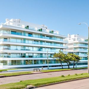 Edificio Horizonte Rambla Claudio Williman Y Parada 21, Playa Mansa !!