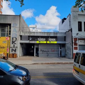 Depósito -rivera Prox Luis Alberto De Herrera,  668 M2 Edificados ,  10, 5 Mts De Frente !!