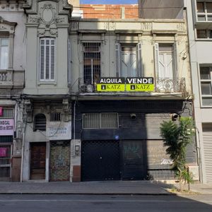 Casa - Casa   Local - Av Uruguay Esquina Andes, 608 M2 !!