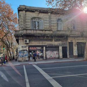 Terreno - Av Uruguay Esquina Yi, 235 M2 , 32 Mts De Frente , Altura 27 Mts !!