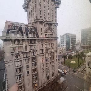 Oficina - Andes Y 18, Oficina Con Vista A Plaza Independencia , 300 M2 !!