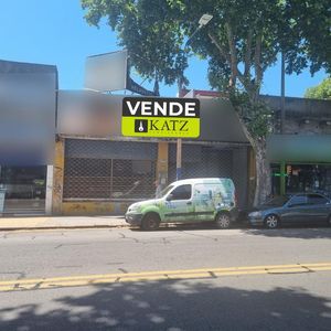 Local -local - Gral Flores Y Berthelot , 500 M2 , 10 Mts De Frente !!