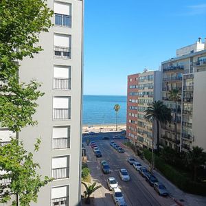 Apartamento - A Metros De La Rambla De Pocitos, 3 Dormitorios   Servicio Completo, 120 M2, Gge !!