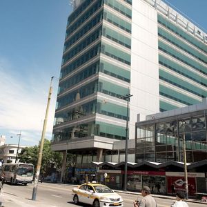 Edificio, 18 De Julio Proximo Banco Hipotecario, Gran Esquina, Gran Local   Apartamentos , 900 M2 !!