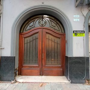 Rio Negro Y San Jose , Casa De 176 M2 , Distribuída En Dos Plantas, Excelente Estado !!