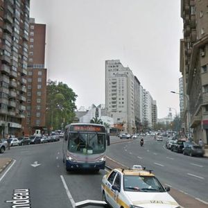 Proximo Libertador Y Rondeau, Gran Visibilidad, 7 Mts De Frente, 210 M2 !!