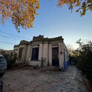 Gran Casa De 10 Ambientes, 4 Baños, Gran Frente Y Fondo, Estacionamiento Para 6 Vehiculos, 570 M2!!!