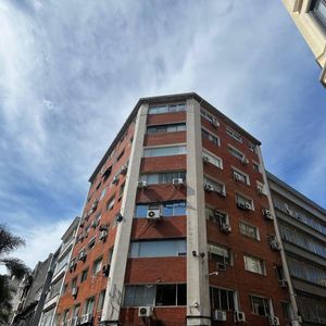 Sarandi Y Juan Carlos Gomez, 9 Ambientes, 194 M2 Totales !!