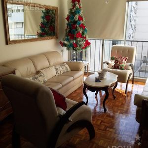 Apartamento De Tres Dormitorios En Venta En Centro