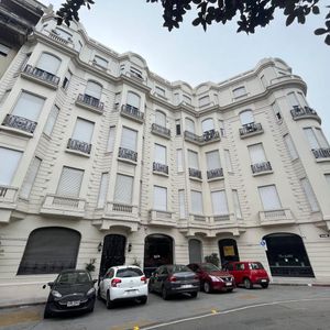 Circunvalación Durango, Frente Plaza Zabala, 85 M2 , 3 Dormitorios !!