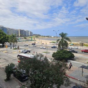 Rambla Pocitos,  Reciclado, 243 M2, 3 Dormitorios, Servicio, Gge , Box !!