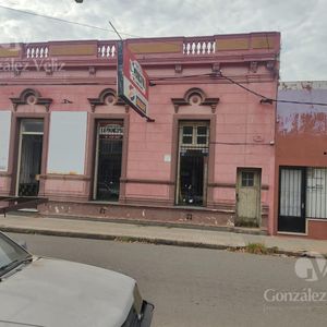 Casona Ubicada En Centro De Carmelo A 2 Cuadras De La Plaza Principal