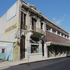 Tres Padrones: Parking, Local Y Apartamento