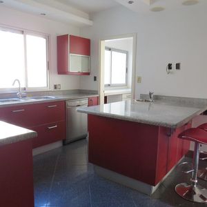 Venta Apartamento Tres Dormitorios Y Garage Pocitos