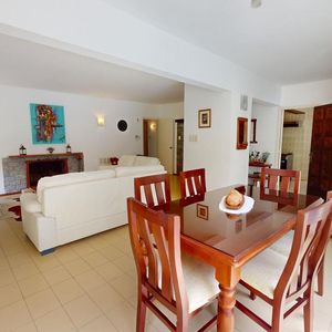 Casa En Rincon Del Indio. Con Apto Independiente Y Piscina