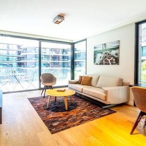 Venta Con Renta De Apartamento Un Dormitorio En Puerto Del Buceo Con Garaje , Equipado