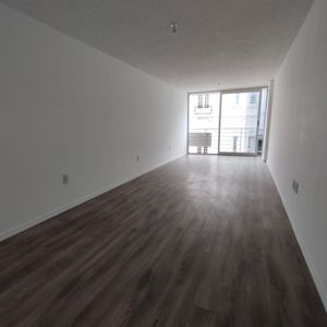 Oficina En Venta Con Renta - Excelente Ubicación - Edificio Dhk - Tres Cruces