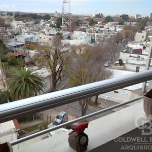 Apartamento De 2 Dormitorios En Venta Con Renta En La Blanqueada - 704