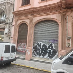 Treinta Y Tres Casi Peatonal Sarandi , 228 M2 , 8 Mts De Frente, Apto Gastronomía !!