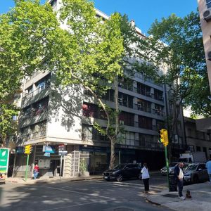 Oficina -río Branco Y Mercedes, 205 M2, Reciclada Y Equipada, Excelente Renta !!
