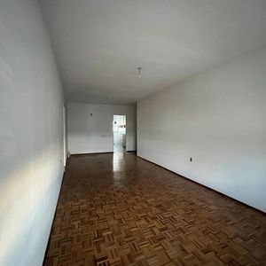 Apartamento En Alquiler, Tres Dormitorios, Centro (montevideo). 
