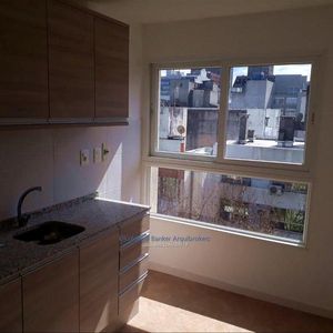 Apartamento De 2 Dormitorios En Venta Con Renta En Centro
