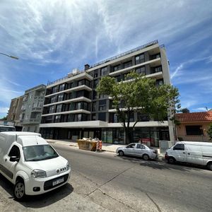Local Comercial Sobre Avenida Comercial En La Blanqueada  Venta Con Renta
