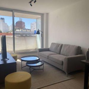 Apartamento 2 Dormitorios Con Terraza En Tres Cruces, Montevideo