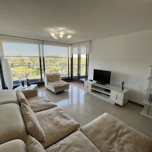 Departamento En Alquiler / Punta Del Este - Edificio 360