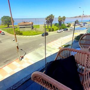 Venta Apartamento Dos Dormitorios En Puerto Del Buceo  Con Garaje Y Vista Al Puerto, Edificio Forum