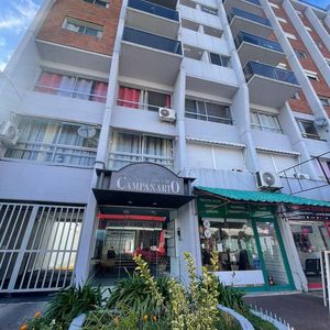 Departamento De 1 Dormitorio En Venta -  Centro De Maldonado