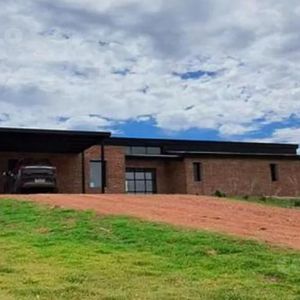 Venta Casa De 3 Dormitorios En Barrio Privado Carmelo Golf