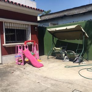 Casa De Tres Dormitorios En Venta, Villa Española, Montevideo 