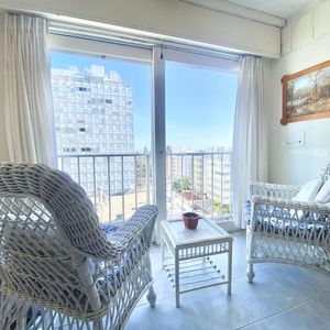 Apartamento En  Peninsula. 1 Dormitorio Con Vista