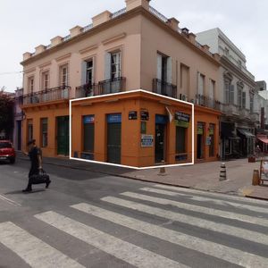 Perez Castellano Y 25 De Mayo Excelente Punto Comercial En Peatonal De Ciudad Vieja!!