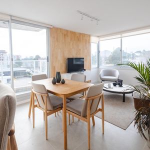 Apartamento 2 Dormitorios En Torres Cardinal - Maldonado, Punta Del Este ¡venta En Pozo!