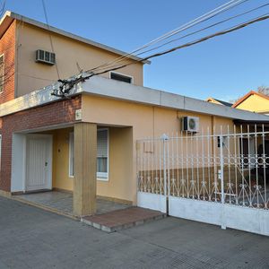 ¡hermosa Casa A La Venta, En Un Punto Privilegiado De La Ciudad!