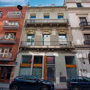 Edificio En Venta, 12 Apartamentos + Local Comercial, 1449 M2, Reciclado! 