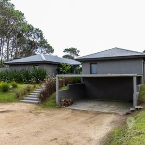 Alquiler Casa 4 Dormitorios Barrio Cerrado Pinar Del Faro, José Ignacio