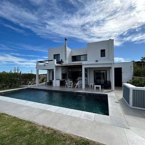 Casa En Primera Fila A La Playa En Montoya - Tm6416