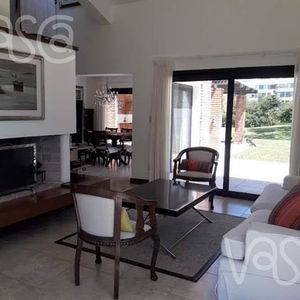 Casa En  Rincón Del Indio A Metros De La Playa