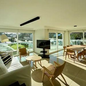Apto En Torre De Alta Gama, 2 Suites   Dep, Temp 2025 - Playa Mansa