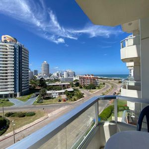 Apto De 2 Dorm  Mas Dependencia, A Pocos Mtrs De La Brava