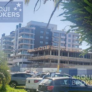 Apartamento De Dos Dormitorios En Venta En  Parque Carrasco