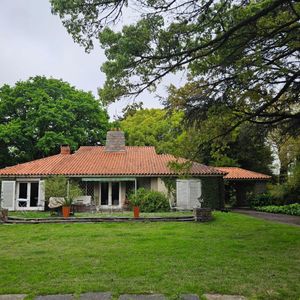 Venta Importante Terreno De 4488 M² Con Dos Casas  Sobre  Bulevar Artigas-jacinto Vera