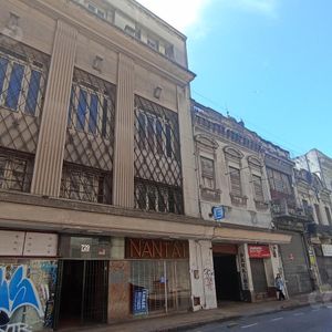 Edificio Comercial Con Renta, Depósito Logístico Comercial , Parking Con Acceso Por  Dos Calles.