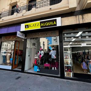 Local , 18 De Julio Y Vazquez, 200 M2 , 9 Mts De Frente ,acera Sur !!