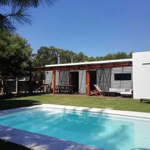 Casa De 2 Dormitorios Con Piscina En Punta Ballena