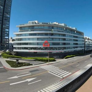 Apartamento De 3 Dormitorios En Playa Brava