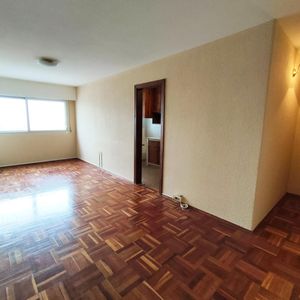 Venta Apartamento De 3 Dormitorios Con Hermosa Vista Al Despejada - Punta Carretas A Pasos De La Rambla. Con Renta Inversor